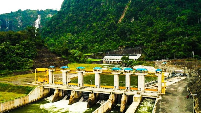 Danantara Indonesia dan PLN Jajaki Peluang Investasi Energi Baru Terbarukan