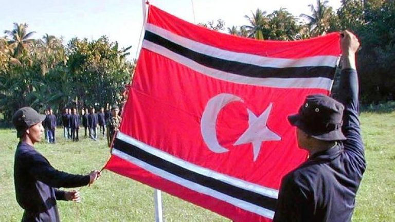 Pengibaran Bendera GAM di Tengah Penanggulangan Bencana Aceh