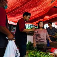 Pasar Murah AGP dan Bank Artha Graha Digelar Dini Hari di Pasar Kwitang