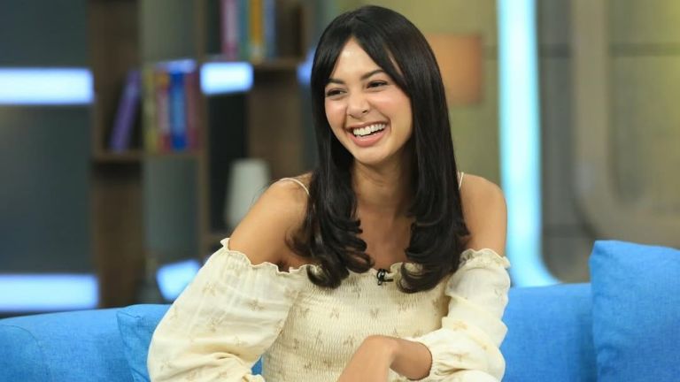 Mengenal Sosok Aurelie Moeremans: Aktris Sekaligus Penulis Buku Broken Strings