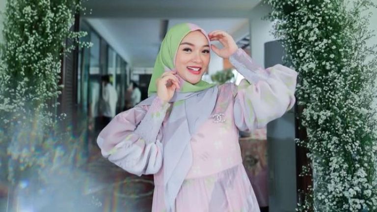 Daftar Selebriti Perempuan yang Menjalankan Bisnis Kos-kosan