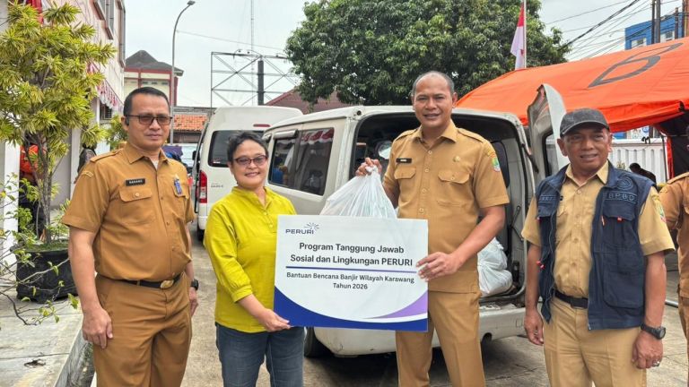 Gerak Cepat, PERURI  Salurkan Ratusan Paket Sembako untuk Korban Banjir di Karawang