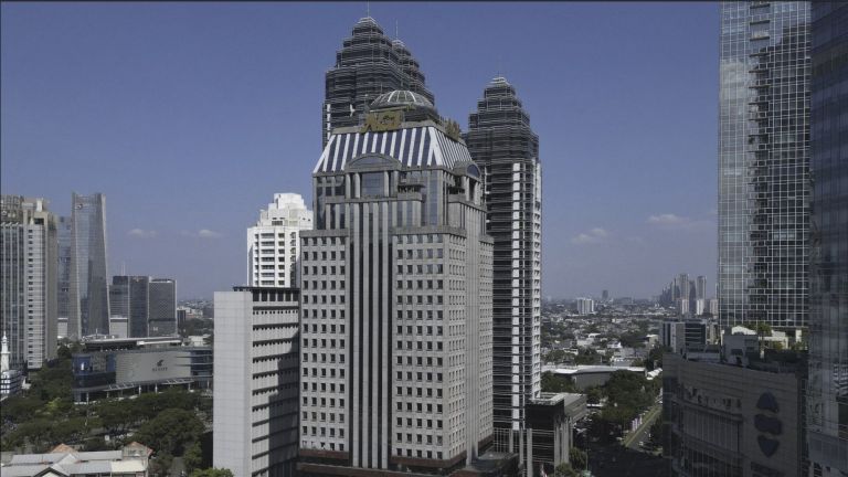 Kerajaan Bisnis Artha Graha Group Besutan Tomy Winata, Penguasa SCBD