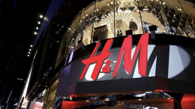 Kisah Sukses H&M: Bagaimana Brand Swedia Ini Mengubah Cara Berpakaian Dunia?