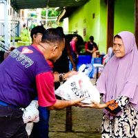 PWI Pusat dan Artha Graha Peduli Gelar Baksos di Ponpes Nurul Ibad Banten