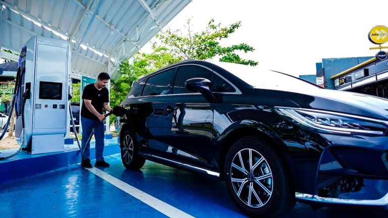 PLN Operasikan 4.655 SPKLU Sepanjang 2025