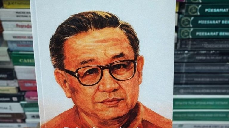 Mengenal J. Panglaykim, Seorang Ekonom yang Punya Kontribusi Hingga Kini