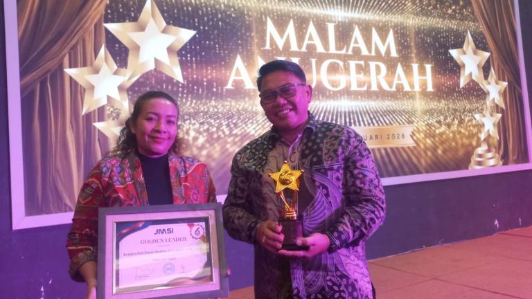 Jadi Inspirasi, Gubernur Papua Raih Golden Leader di HUT Ke-6 JMSI