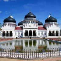 Deretan Masjid Ikonik di Indonesia yang Ramai Dikunjungi saat Ramadan