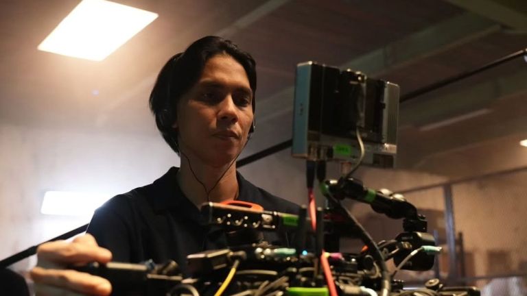 Kiprah Angga Dwimas Sasongko di Balik Suksesnya Film-Film Populer, Intip Profilnya!