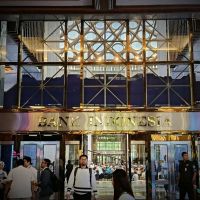 Nilai Tukar Rupiah Babak Belur Tembus Rp17.100, Apa Kata Bank Indonesia?