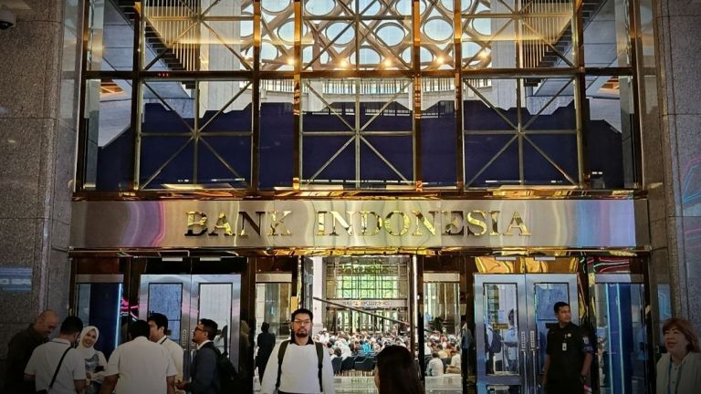 Nilai Tukar Rupiah Babak Belur Tembus Rp17.100, Apa Kata Bank Indonesia?