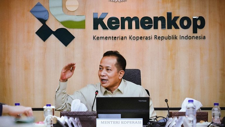 Sudah Ada Koperasi Merah Putih, Menkop Ferry Wanti-wanti Indomaret Cs Masuk Desa