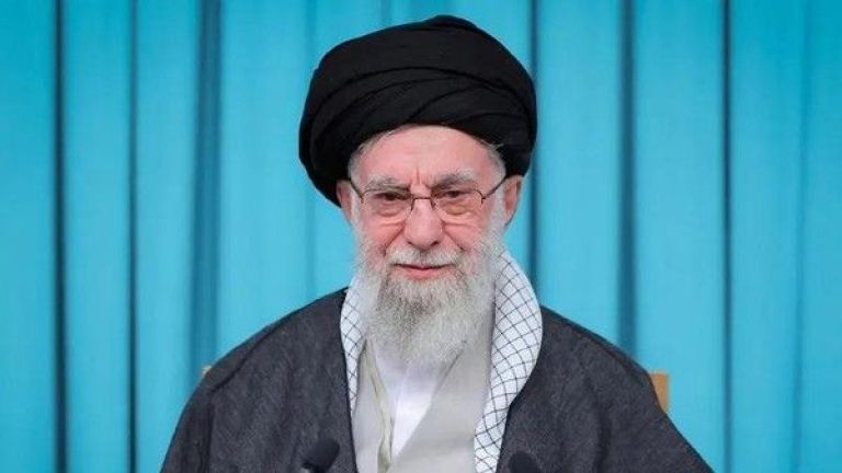 Sepak Terjang Ali Khamenei, Sang Pemimpin Agung Iran yang  Tewas dalam Serangan Israel-AS