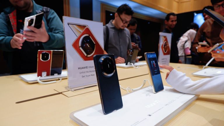 Huawei Mate X7 dan Huawei Watch Ultimate 2 Resmi Meluncur di Indonesia, Berapa Harganya?