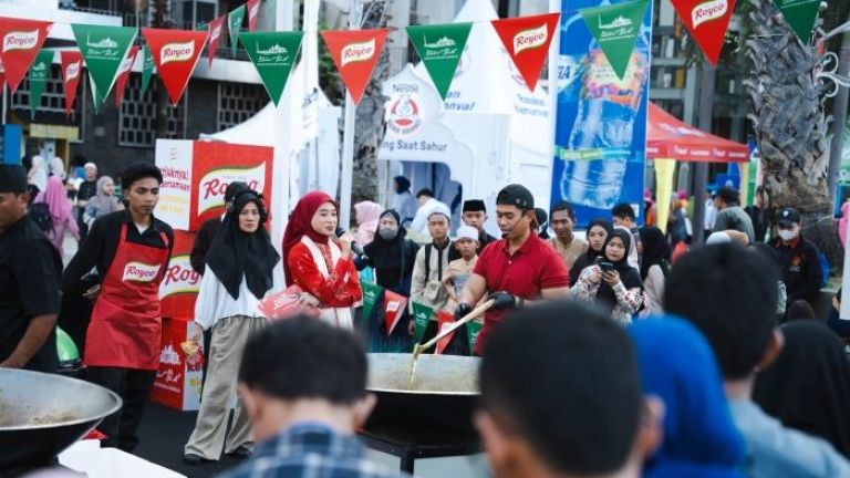 Semarak Momen Berbuka Puasa: Royco dan Masjid Istiqlal Gelar Masak Akbar 250 Kg Opor Ayam untuk 2.000 Mustahik dan Jamaah