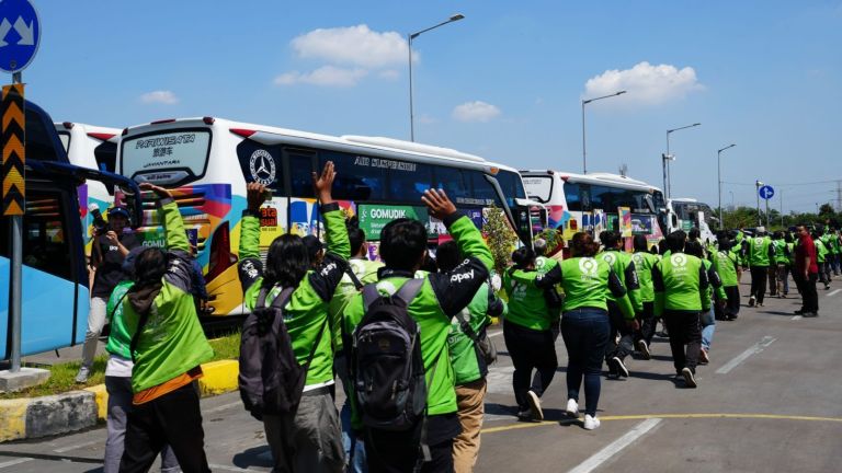 Berkah Ramadan! Ribuan Mitra Gojek dan Keluarga Berangkat Mudik Gratis