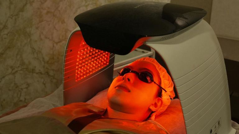 Tips Perawatan Kulit Sensitif agar Tetap Glowing saat Liburan