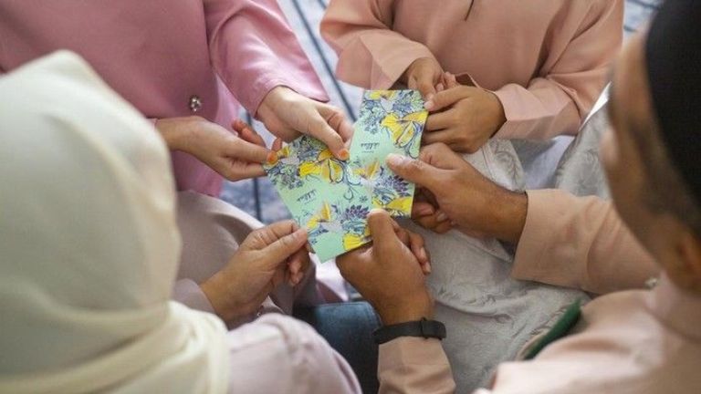 THR Anak Jangan Sampai Habis Sekejap, Ini Tips Jitu untuk Orang Tua