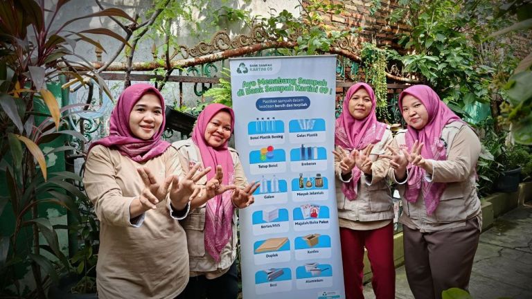 Kisah Inspiratif Perempuan Penggerak Bank Sampah Kartini 09: Tumbuh dan Berdampak Bersama Yayasan WINGS Peduli
