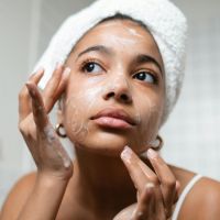 Sering Dianggap Sepele, Ini Kesalahan Mencuci Muka yang Berbahaya untuk Kulit