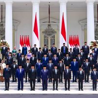 Kapan Gaji Menteri Mulai Dipotong?