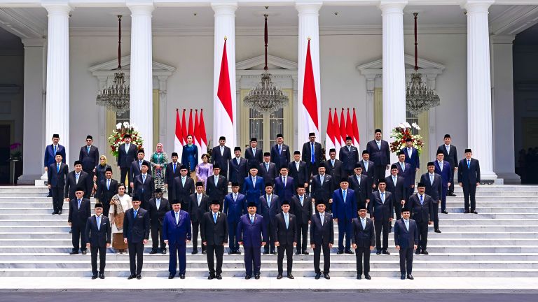 Kapan Gaji Menteri Mulai Dipotong?