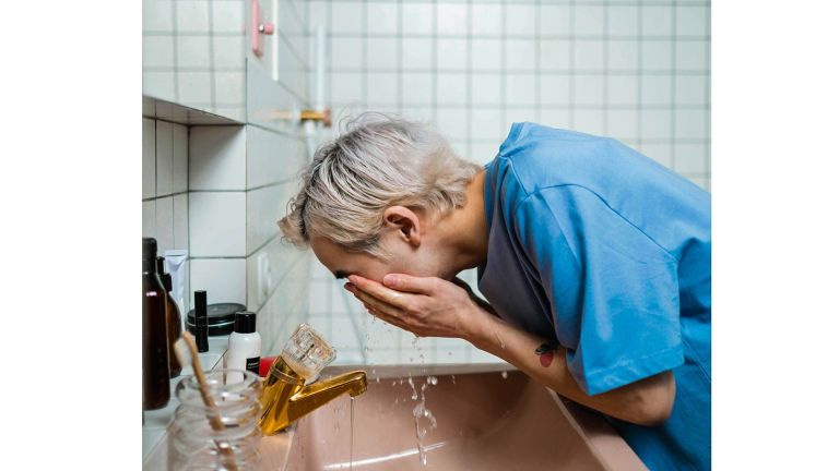 Sering Dianggap Sepele, Ini Kesalahan Mencuci Muka yang Berbahaya untuk Kulit