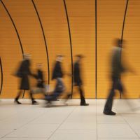 Menguak Kepribadian Seseorang yang Berjalan Cepat