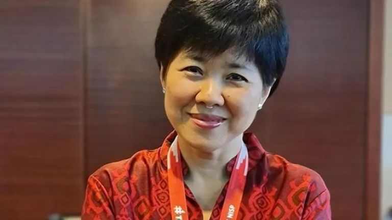 Menyelam Karir Parwati Surjaudaja