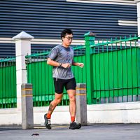 Tips Aman Lari saat Hujan ala Dokter Tirta