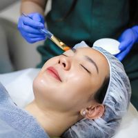 Lift & Contour Jadi Tren, Ini Rahasia Wajah Kencang dan Terdefinisi Tanpa Operasi