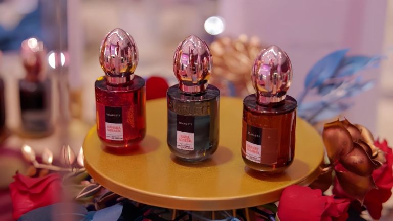 Scarlett Perkenalkan Koleksi Parfum 'The Golden Scents'