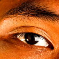 5 Teknik Mencabut Alis yang Benar di Rumah untuk Hasil Rapi Alami