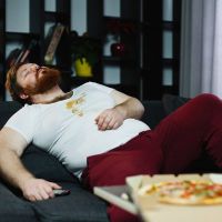 Kenapa Sering Mengantuk Usai Makan Siang?