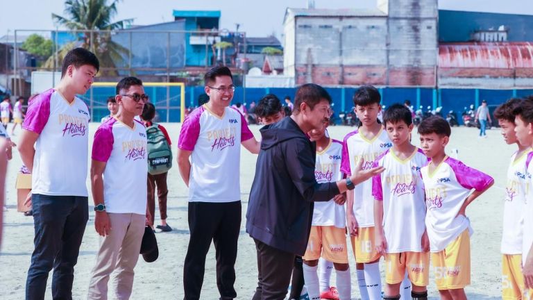 PSA Dorong Potensi Anak Muda Kalibaru lewat Football Coaching Clinic
