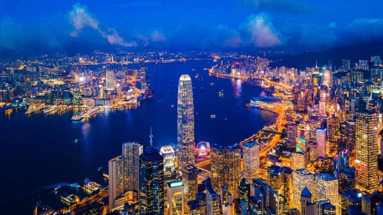 Sektor Jasa Keuangan Asia Tenggara 2025 Catatkan Kenaikan Volume Transaksi dengan Penurunan Nilai