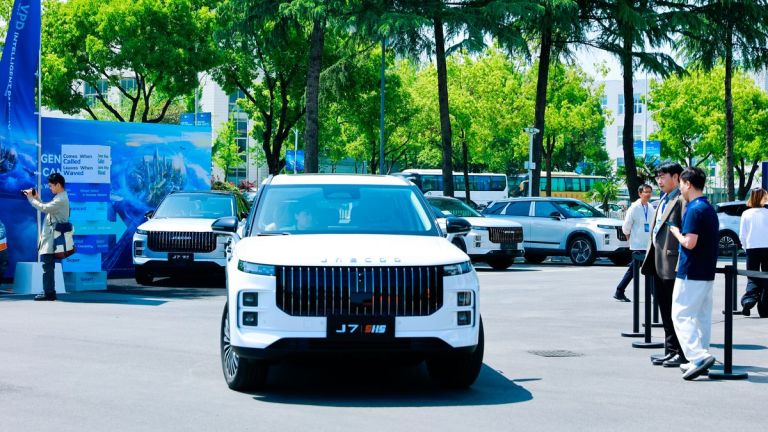 OMODA & JAECOO Kenalkan Teknologi Parkir Otomatis 'VPD'