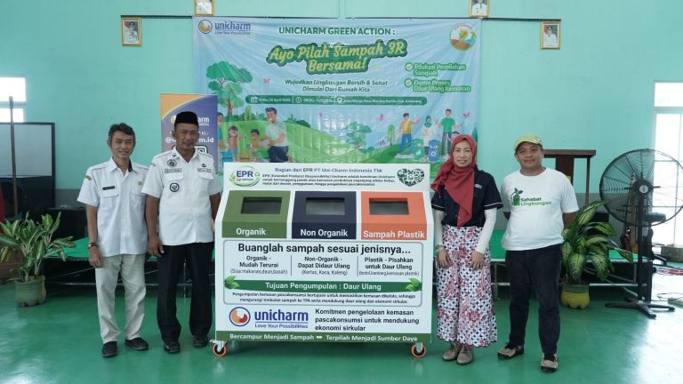 Unicharm Perkuat Edukasi Pilah Sampah di Karawang Demi Kurangi Beban TPA