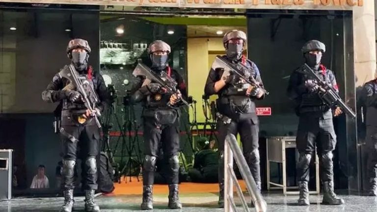 Fakta-fakta Penggerebekan Markas Judol Hayam Wuruk Jakarta Barat