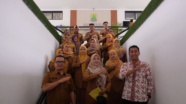 PERURI Wujudkan Kepedulian Pendidikan Lewat Bantuan Komputer ke 15 Sekolah Dasar di Karawang