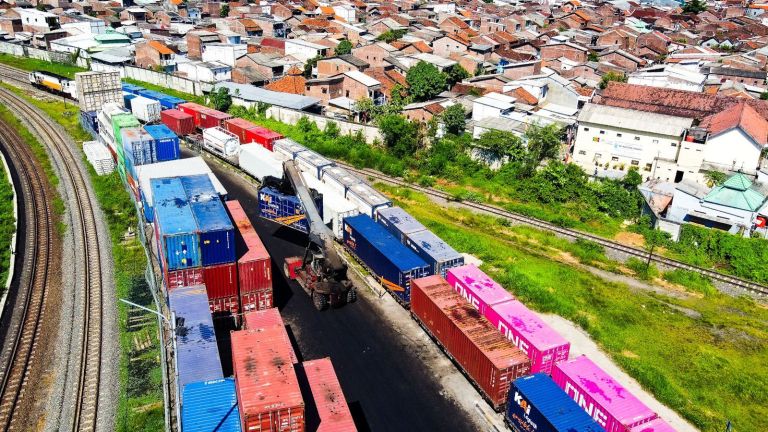 KAI Logistik Siap Tingkatkan Kapasitas Angkut Peti Kemas ke Semarang