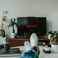 Rekomendasi Film dan Serial Netflix yang Cocok Ditonton saat Libur Panjang
