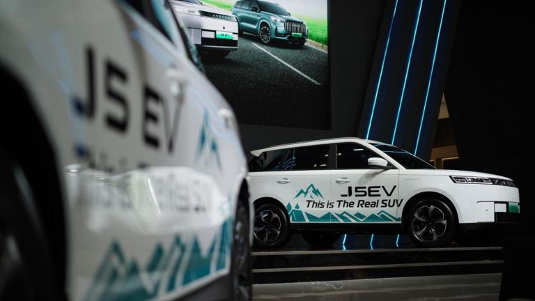 JAECOO J5 EV Jadi EV Terlaris Indonesia Periode Januari-April 2026