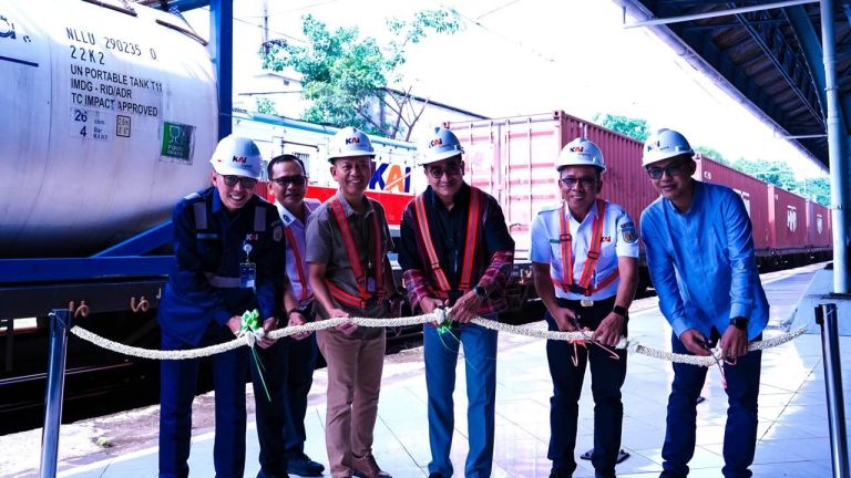 KAI Logistik Luncurkan 2 Rangkaian KA Kontainer Baru
