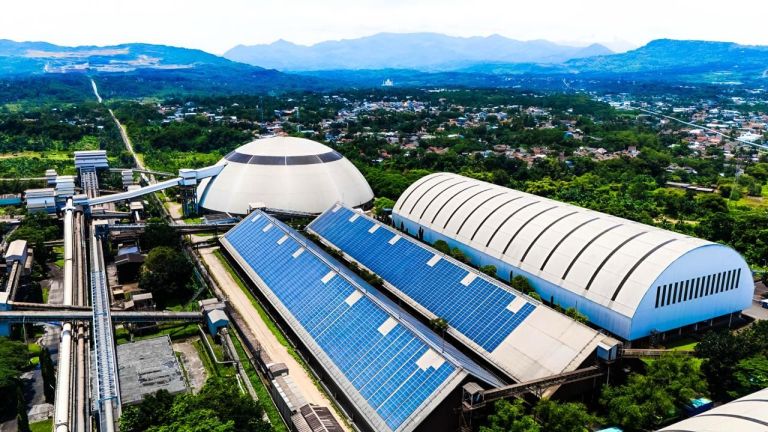 Indocement Bangun PLTS Terbesar di Sektor Semen di Indonesia Berkapasitas 71,9 MW