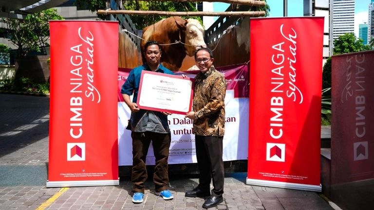 CIMB Niaga Syariah Serahkan Hewan Kurban Berupa Sapi Limosin Melalui Muhammadiyah