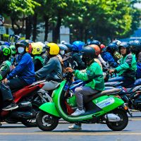 Kabar Gembira bagi Driver, Grab dan Gojek Pangkas Potongan Komisi Jadi 8 Persen Mulai 1 Juli