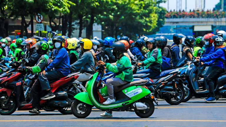 Kabar Gembira bagi Driver, Grab dan Gojek Pangkas Potongan Komisi Jadi 8 Persen Mulai 1 Juli
