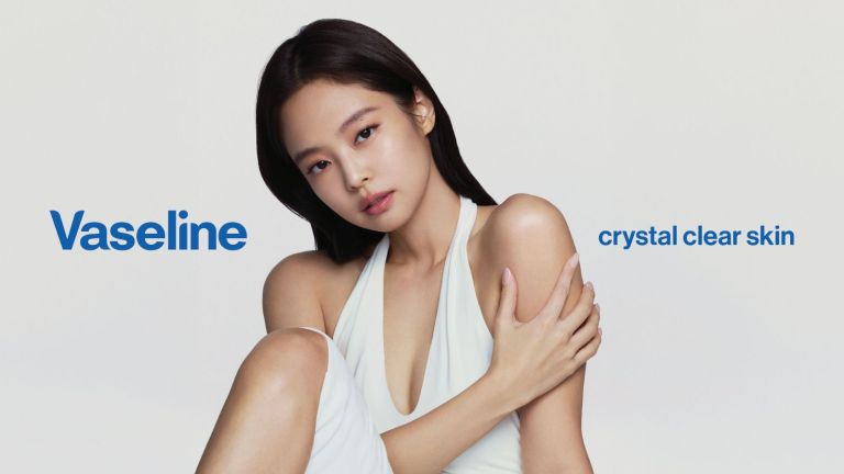 Gaungkan Effortless Confidence, JENNIE Resmi Jadi Global Ambassador untuk Koleksi Body Care Vaseline